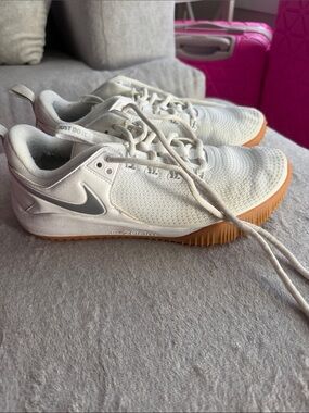 Nike women’s White volleyball shoes